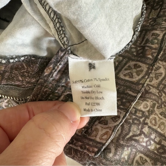 Johnny Was Pete & Greta Y2K Artsy Patterned Cargo Pants Size 4 - Picture 11 of 11